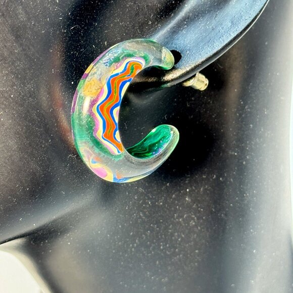 Clear Acrylic Hoops Pierced Earrings Groovy Design Fashion Costume Jewelry - Picture 9 of 9